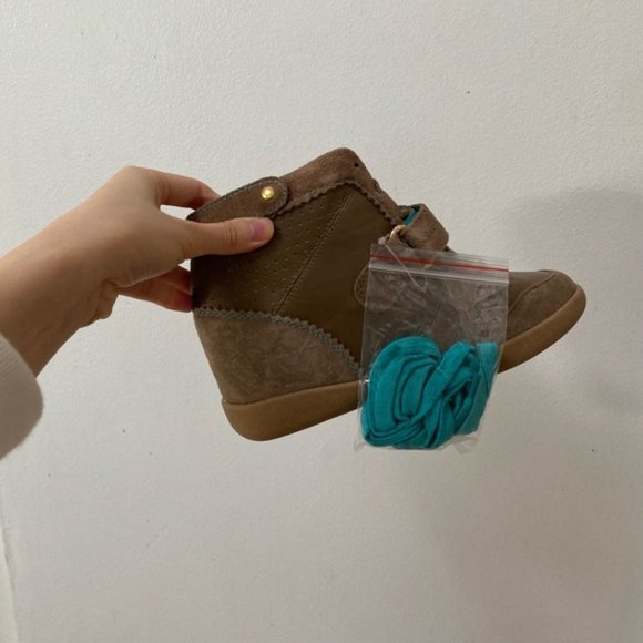 Pastry Dutchess Pie Taupe - Picture 3 of 7